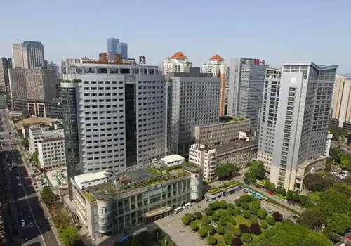 重慶醫(yī)科大學(xué)附屬第一醫(yī)院拉皮除皺多少錢？附上醫(yī)院簡(jiǎn)介~