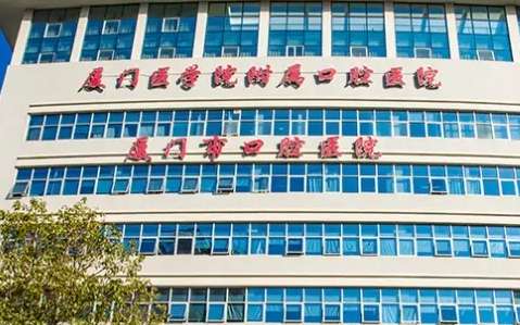 廈門(mén)口腔科黃麗萍主任怎么樣？在各種年齡層的錯(cuò)頜畸形矯正中有獨(dú)特的操作手法