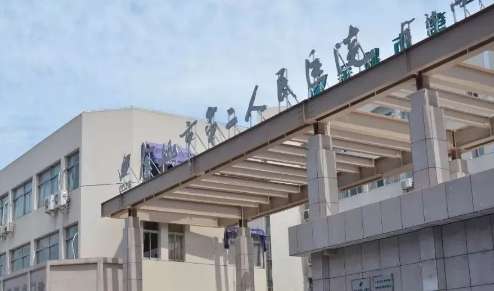 余姚二院的口腔科怎么樣？有綜合診療機(jī)12臺(tái)，并且有進(jìn)口種植機(jī)一臺(tái)