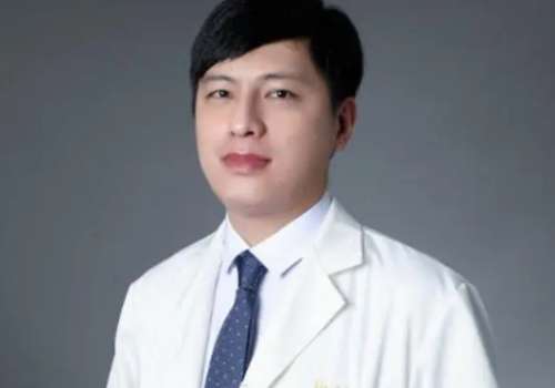 上海李林做雙眼皮怎么樣？熟練處理眼部綜合和雙眼皮項(xiàng)目