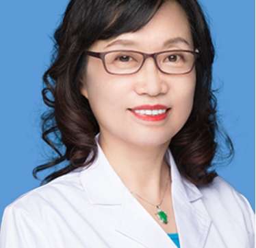 天津祛斑張峻嶺醫(yī)生怎么樣？有嚴(yán)謹(jǐn)?shù)墓ぷ黠L(fēng)格，工作中精益求精