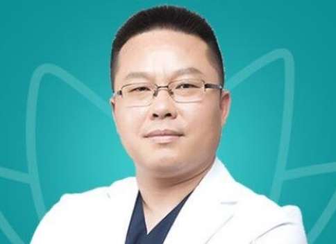 武漢雷建波整形醫(yī)生怎么樣？成為了一名副主任醫(yī)生，也作為一名醫(yī)學博士