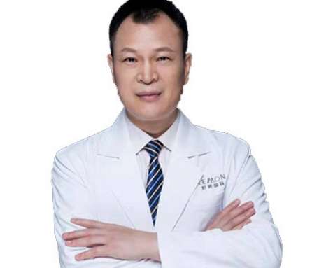 整形醫(yī)生夏相員怎么樣？研究了大量的整形技術以及先進的整形理念
