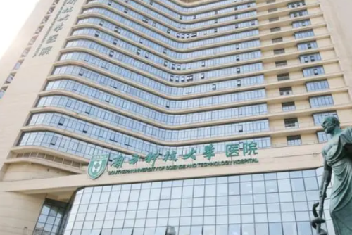 南方科技大學(xué)醫(yī)院去眼袋手術(shù)需要多少錢?白曉東醫(yī)生技術(shù)優(yōu)勢