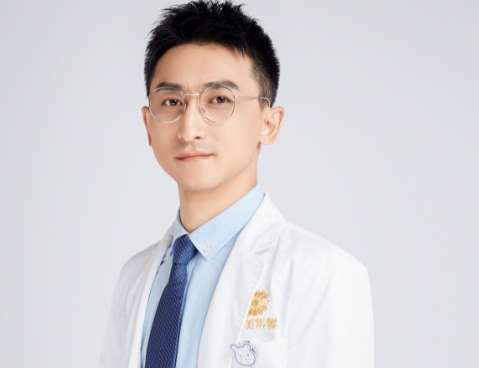 華美紫馨整形醫(yī)院左程醫(yī)生怎么樣？在手術(shù)操作過程中有細致的操作手法