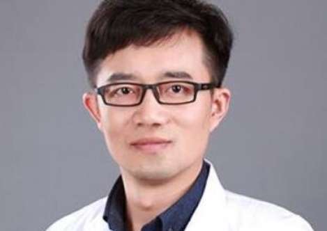 袁呂榮雙眼皮修復(fù)怎么樣？并且先后去多家醫(yī)院進(jìn)行了深造