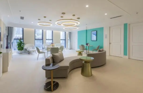 天津醫(yī)科大學(xué)總醫(yī)院空港醫(yī)院自體脂肪隆胸費(fèi)用標(biāo)準(zhǔn)?朱玉海醫(yī)生技術(shù)特點(diǎn)