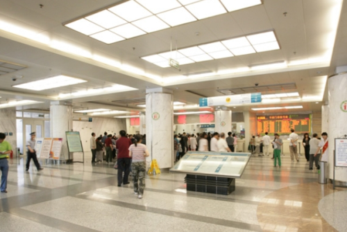 鄭州大學(xué)第一附屬醫(yī)院隆鼻多少錢?王喜梅|翟曉梅醫(yī)生風(fēng)格測評