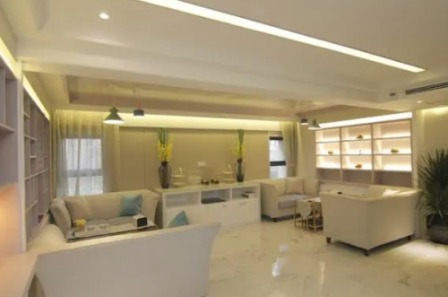 深圳建安醫(yī)療美容門診部假體隆胸怎么樣?郝健|季瀅醫(yī)生技術(shù)對(duì)比