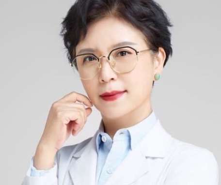 杭州雙眼皮醫(yī)生張菊芳怎么樣？是一名主任醫(yī)師，也是碩士研究生的導(dǎo)師