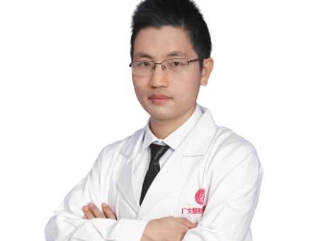 中國(guó)頜面整形專(zhuān)家排名分享！何錦泉醫(yī)生擅長(zhǎng)的手術(shù)比較多，在頜面整形上有自己的看法