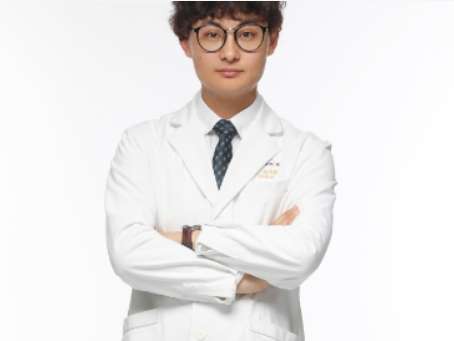 成都雙眼皮醫(yī)生司永杰怎么樣？在雙眼皮整形方面能力比較強，操作手法比較嫻熟