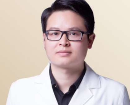 鐘穩(wěn)進(jìn)吸脂做的怎么樣！鐘穩(wěn)進(jìn)吸脂做的比較不錯，有獨特的操作手法