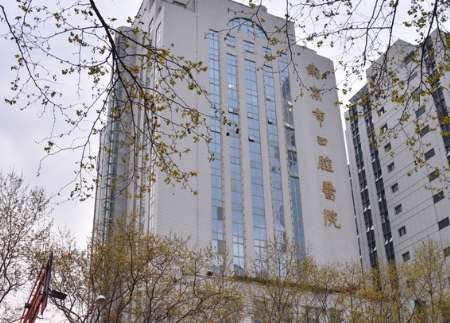 南京口腔醫(yī)院頜面整形科怎么樣？成為了一個(gè)綜合平臺(tái)，設(shè)置的臨床科室比較多