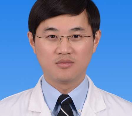 謝玉峰去口腔醫(yī)院了嗎？在牙周科進行坐診，是一名主任醫(yī)生