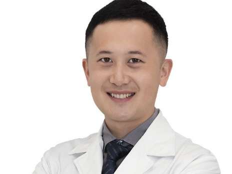 牙齒矯正李松澤醫(yī)生怎么樣？實(shí)力比較強(qiáng)勁，在牙齒矯正等方面的技術(shù)比較精湛