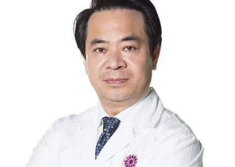 李富強(qiáng)醫(yī)生整形怎么樣？從事整形20多年以來一直在臨床一線進(jìn)行相關(guān)的操作