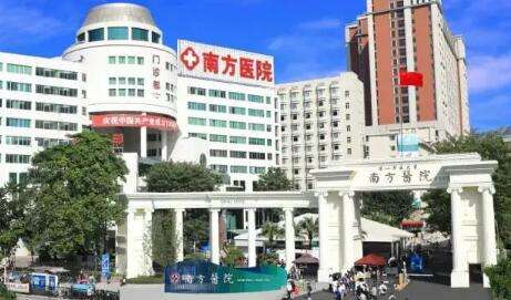 廣州植發(fā)正規(guī)醫(yī)院排名公布！廣州倍生醫(yī)療美容門(mén)診部適合做頭頂種植，頭發(fā)養(yǎng)護(hù)，頭發(fā)預(yù)防等多個(gè)診療項(xiàng)目