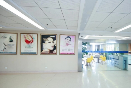 上海華東醫(yī)院激光除皺價(jià)格多少?郭妤|朱晶晶|劉天一醫(yī)生技術(shù)風(fēng)格