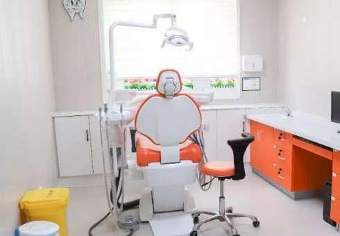 周茂強(qiáng)口腔醫(yī)生簡介！在隱形矯正領(lǐng)域中熟練運(yùn)用3D口腔掃描儀采集顧客的個(gè)人牙齒排列情況