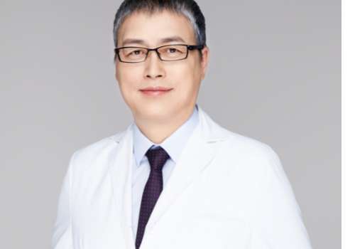 張建文雙眼皮醫(yī)生怎么樣？對(duì)于眼部整形有很深的造詣，設(shè)計(jì)出不同的風(fēng)格