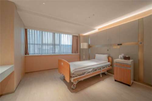 杭州聚合優(yōu)美醫(yī)療美容診所注射豐唇手術(shù)怎么樣?馮平|葛杰醫(yī)生實(shí)力評(píng)測(cè)