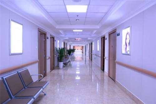 重慶常青藤醫(yī)療美容門(mén)診部三點(diǎn)雙眼皮怎么樣?劉懷樸醫(yī)生技術(shù)點(diǎn)評(píng)