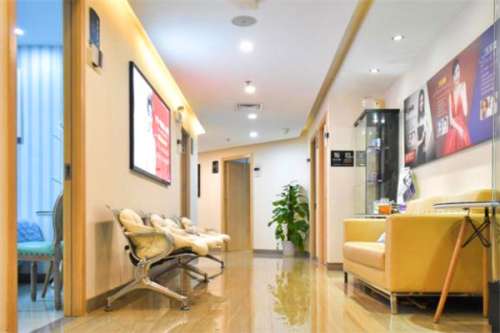 重慶軍美醫(yī)療美容醫(yī)院去眼袋手術(shù)收費多少?章小平|武劍|胡金香醫(yī)生技術(shù)特點