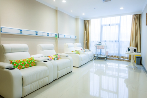 重慶華美整形美容醫(yī)院耳朵矯正怎么樣?李超醫(yī)生實力測評