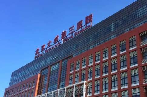 北京哪家口腔醫(yī)院好？北京大學(xué)人民醫(yī)院口腔科作為一家公立醫(yī)院的科室