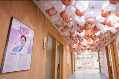 上海生命樹醫(yī)療美容門診部膠原蛋白注射淚溝怎么樣?李永輝|鐘衛(wèi)民醫(yī)生實(shí)力評測