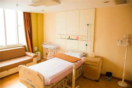 上海鏡面醫(yī)療美容玻尿酸豐唇怎么樣?田紅娟醫(yī)生風(fēng)格測(cè)評(píng)