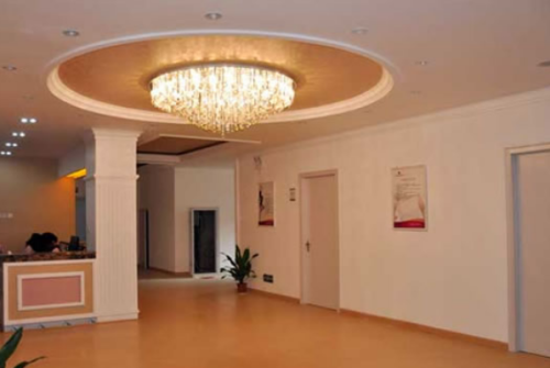 武漢華亞醫(yī)療美容醫(yī)院玻尿酸去頸紋費用標(biāo)準(zhǔn)?肖燈熊|李愛林醫(yī)生實力對比