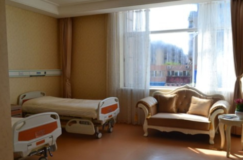 張玉霞星范整形臉部抗衰提升多少錢?栗朝森醫(yī)生技術(shù)評(píng)測