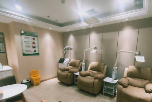 成都珍妍醫(yī)療美容門診部三點(diǎn)雙眼皮需要多少錢?黃華江醫(yī)生水平測(cè)評(píng)