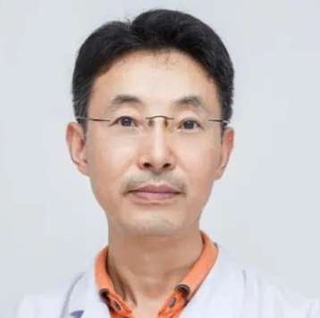 重慶植發(fā)醫(yī)生楊杰怎么樣？醫(yī)生現(xiàn)在是植發(fā)科主任，能夠提供優(yōu)質(zhì)的植發(fā)服務(wù)