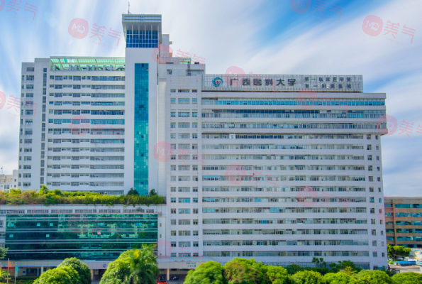 南寧牙科醫(yī)院哪個好又便宜？立科室PK私立口腔，這些口碑好！